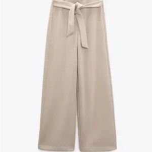 Zara Tie Up Front High waisted
Wide Leg Beige Pants Size M